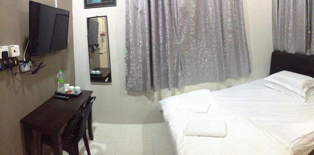 Anggun Beach Guest House Paka Room photo