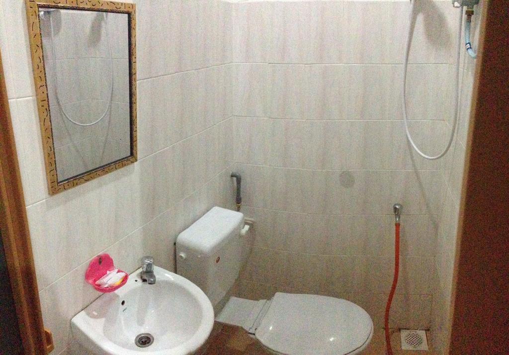 Anggun Beach Guest House Paka Room photo